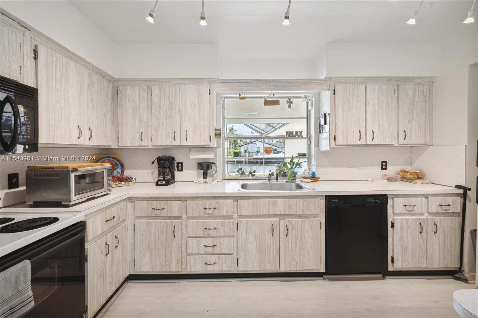 EASTERN SHORES - Residential