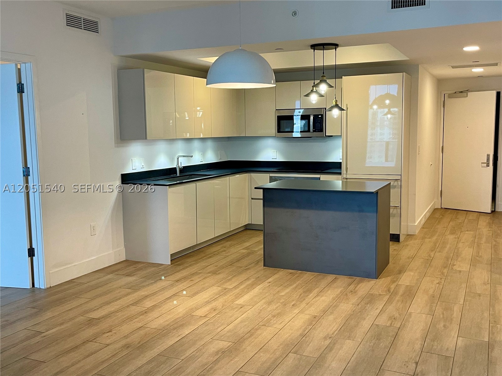 1010 BRICKELL CONDO - Residential Lease