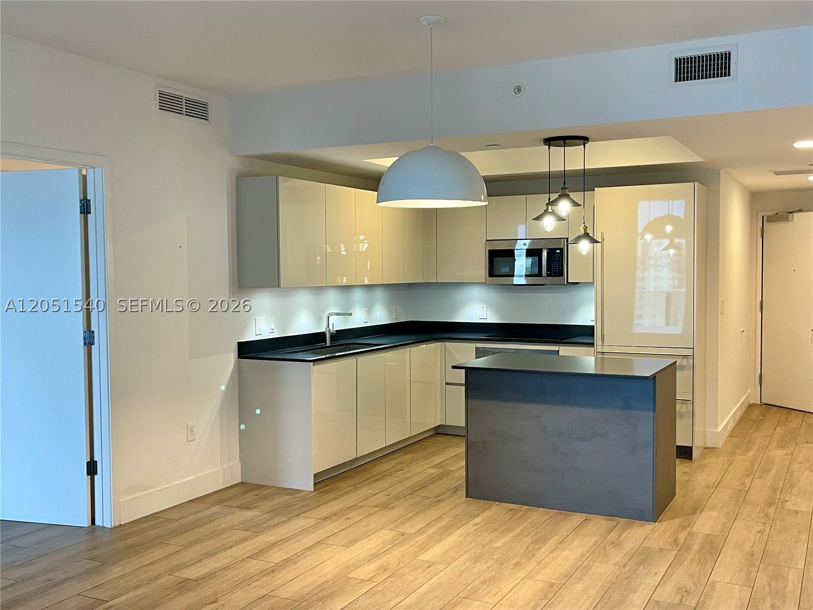 1010 BRICKELL CONDO - Residential Lease