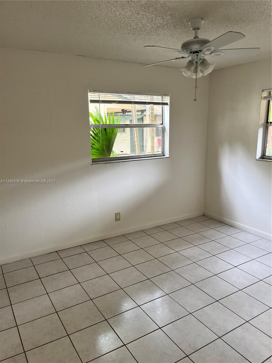 NORTH HOLLYWOOD - Residential Lease
