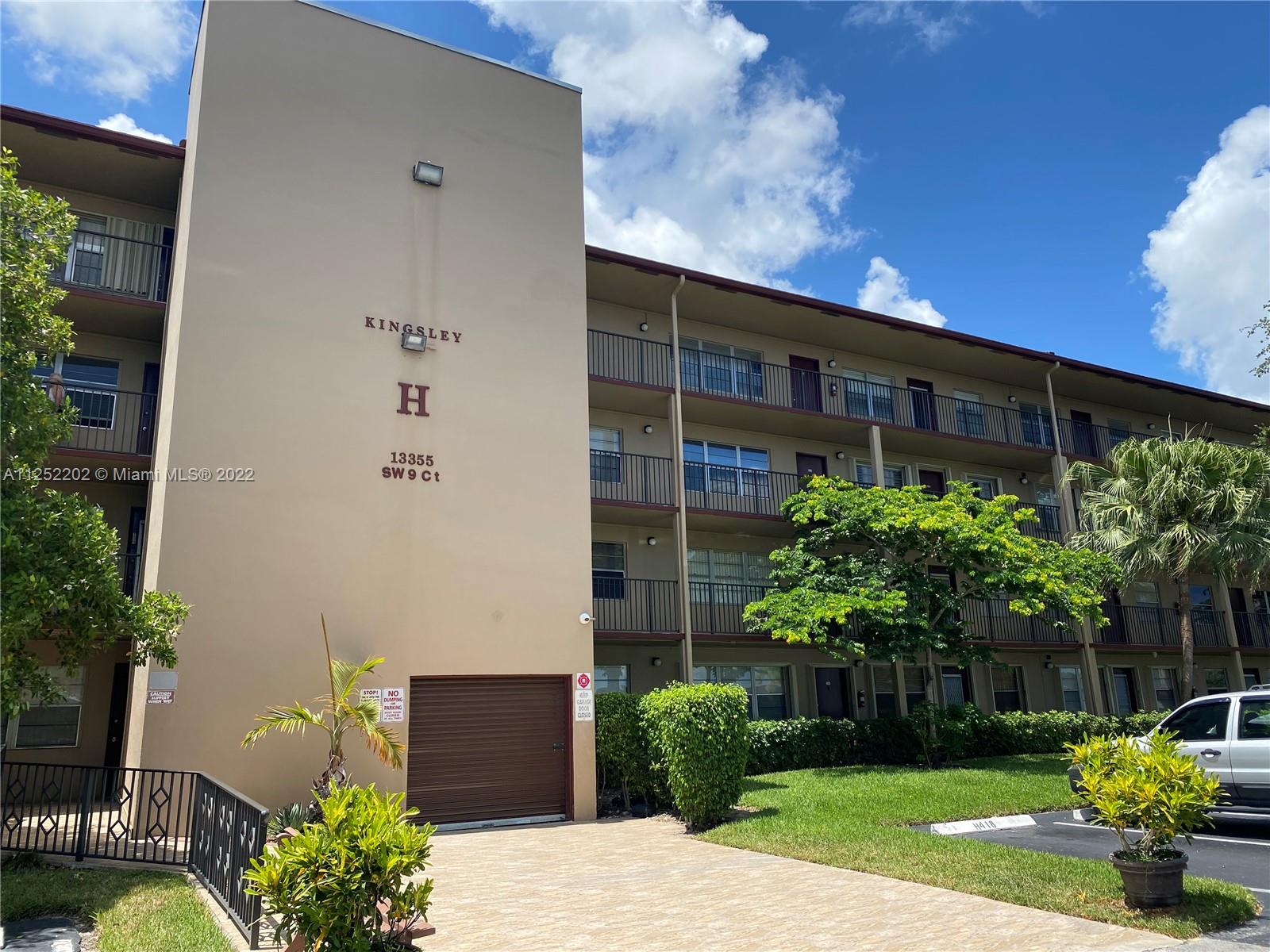 55+ AGE COMMUNITY. DESIRABLE 1 BR 1 BA GARDEN VIEW CONDO WITH WALKING TRAILS & OUTSIDE GREENERY IN GATED COMPLEX WITH LOTS OF RESORT STYLE AMENITIES. WASHER AND DRYER IN THE BLDG. SCREENED IN BALCONY. 1 ASSIGNED PARKING WITH LOTS OF GUEST PARKING. WATER, WIFI, INTERNET, CABLE INCLUDED IN RENT.
WILL BE VACANT 8/15/22.