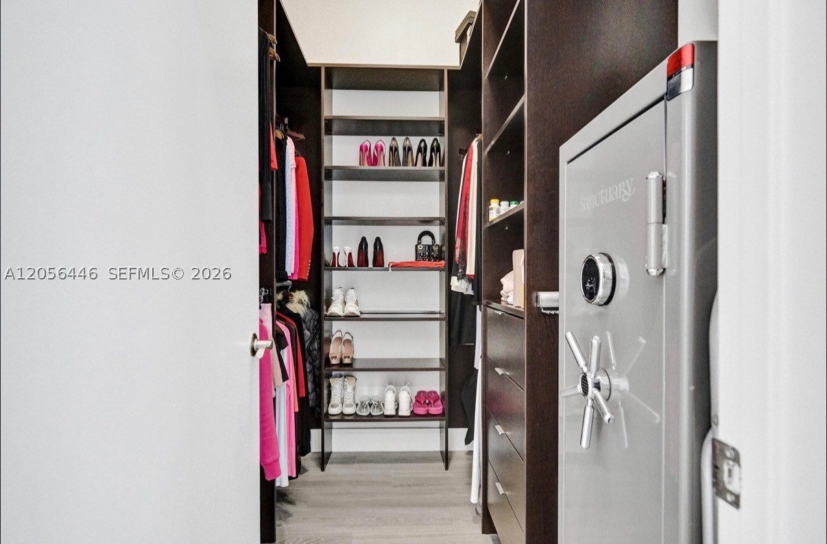 TDR TOWER II CONDO - Residential