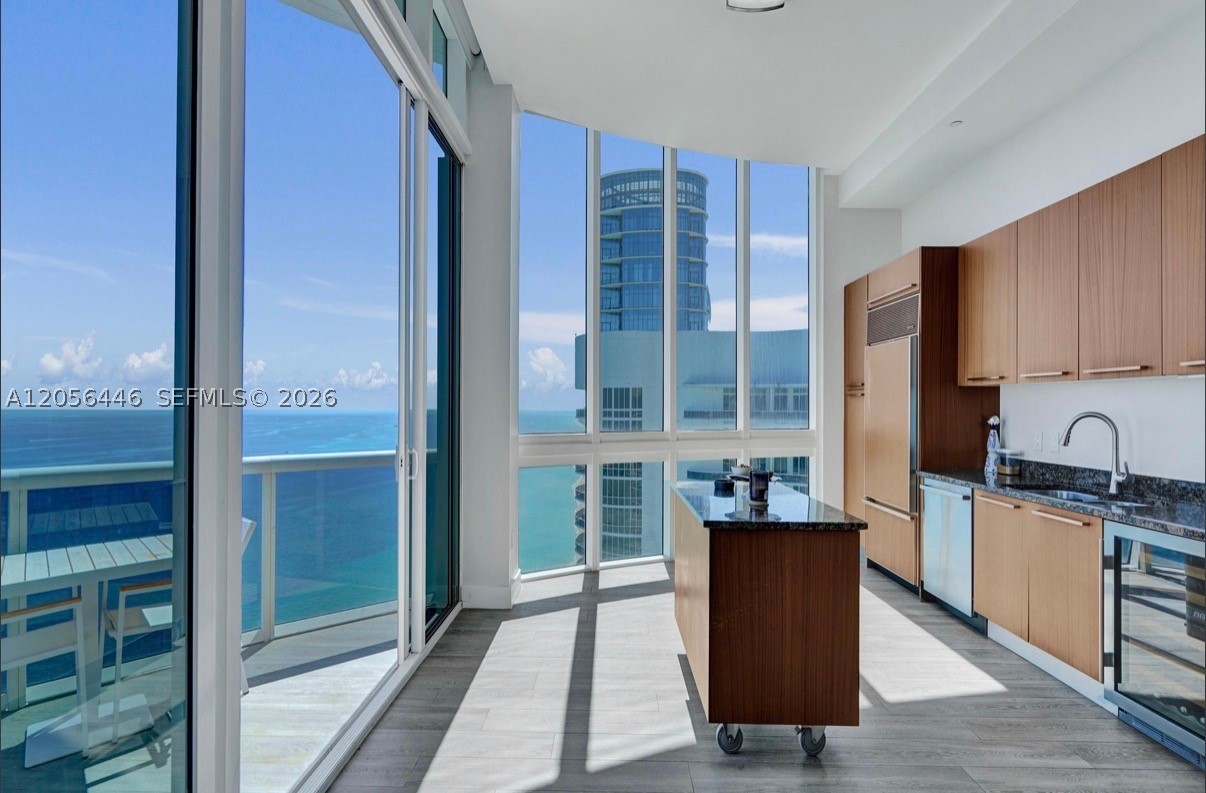 TDR TOWER II CONDO - Residential