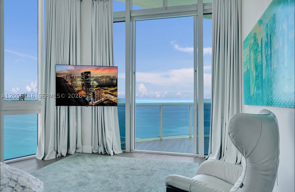 TDR TOWER II CONDO - Residential