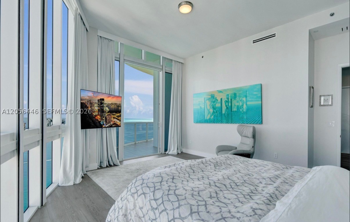 TDR TOWER II CONDO - Residential