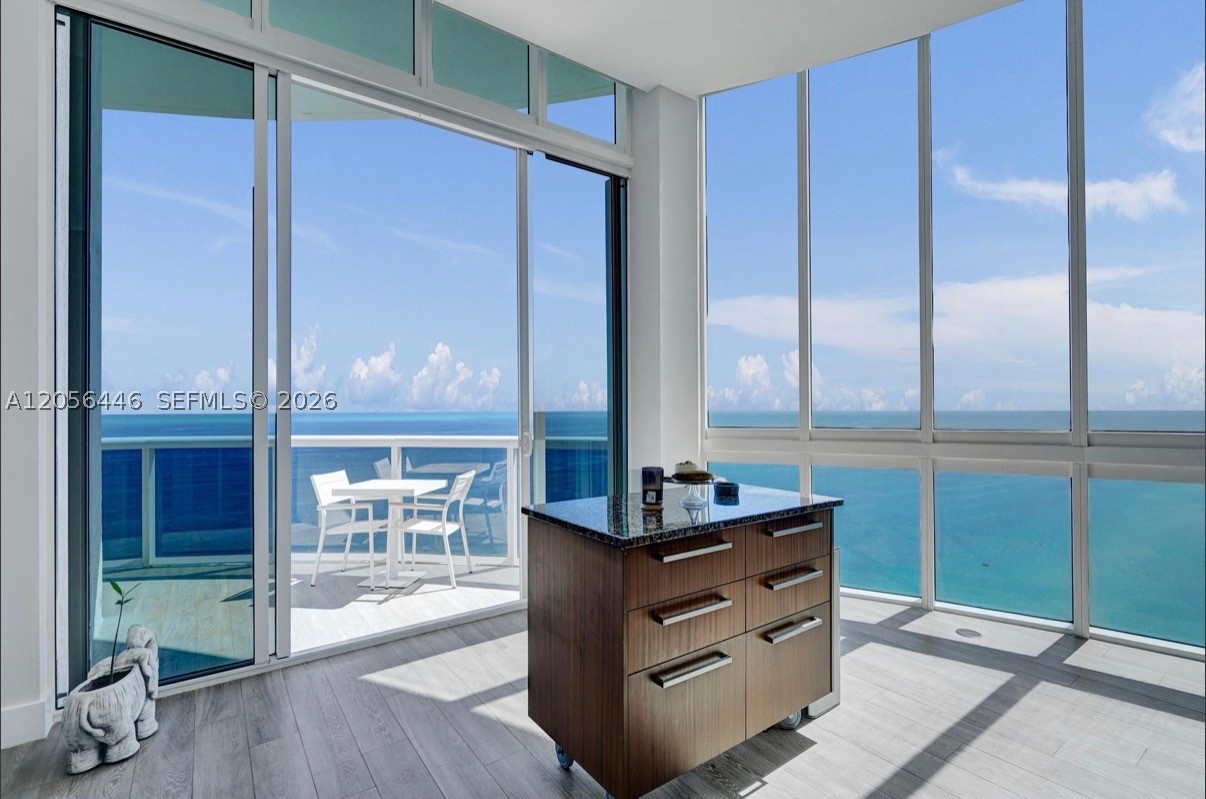 TDR TOWER II CONDO - Residential