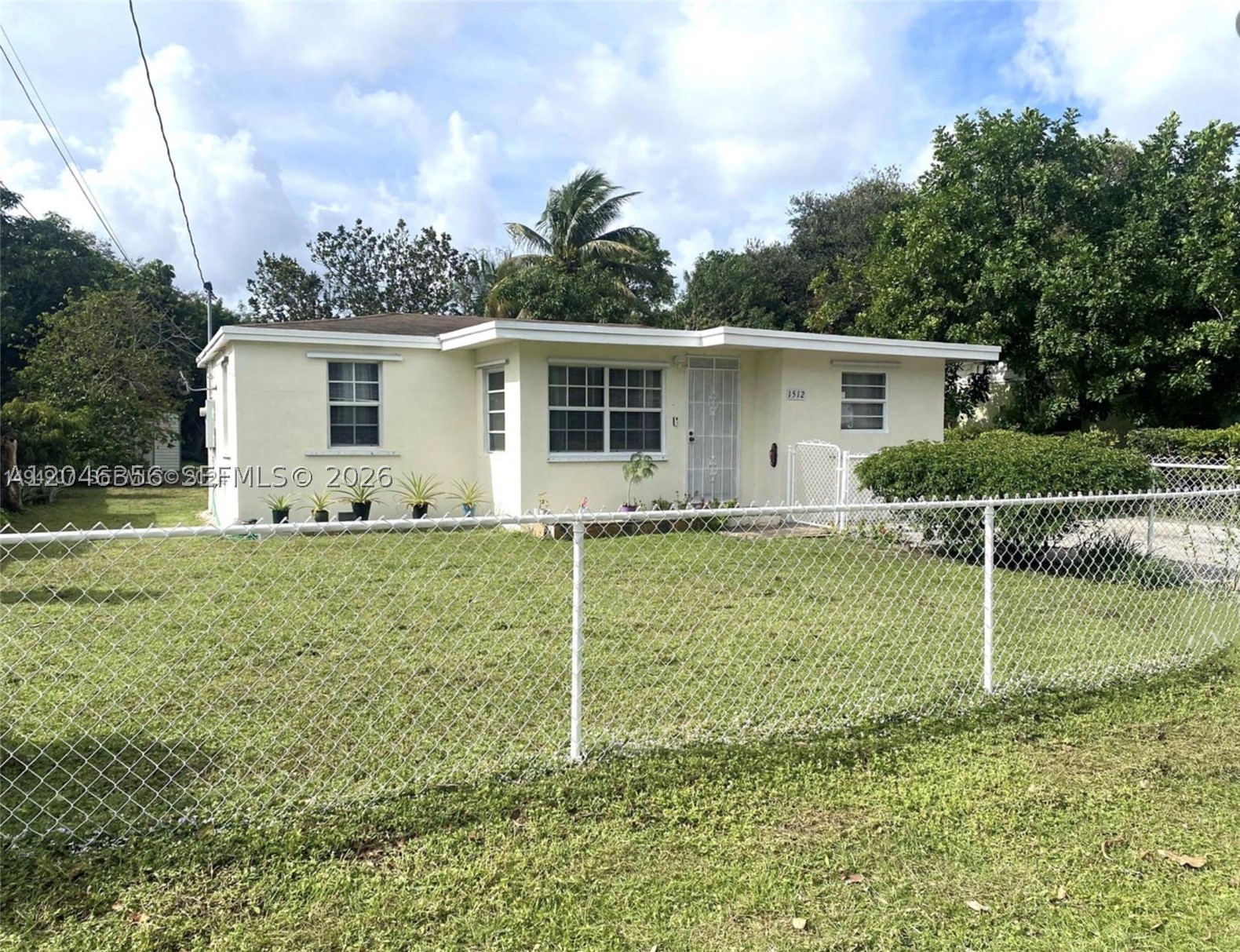 HOLLYWOOD COUNTRY ESTATES - Residential