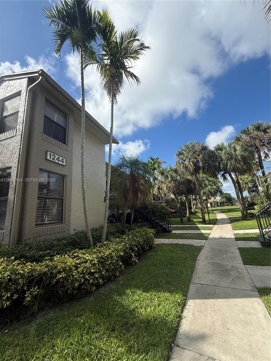 VILLAS AT MEADOW LAKES CO - Residential