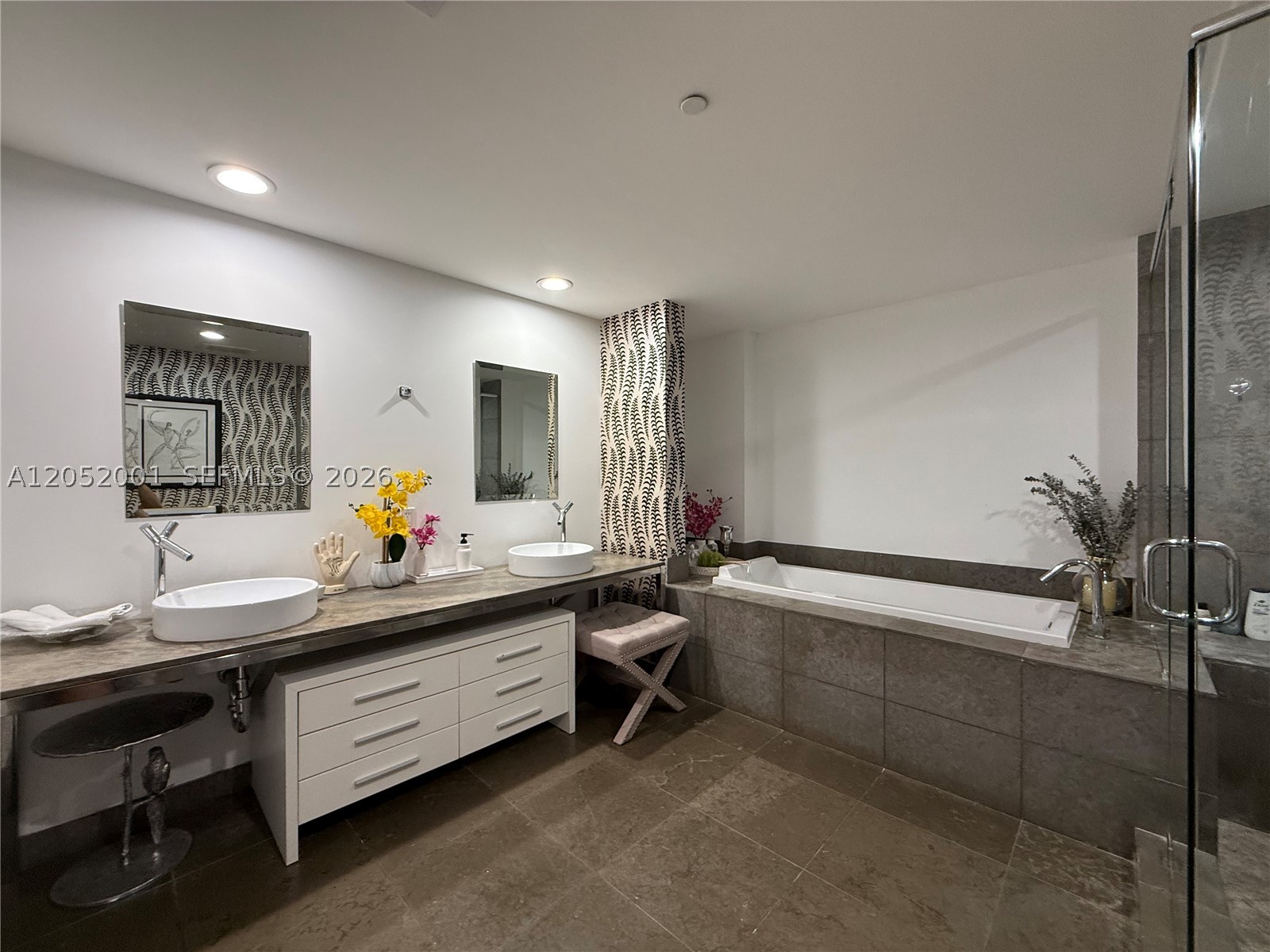 ICONBRICKELL CONDO NO 1 - Residential Lease