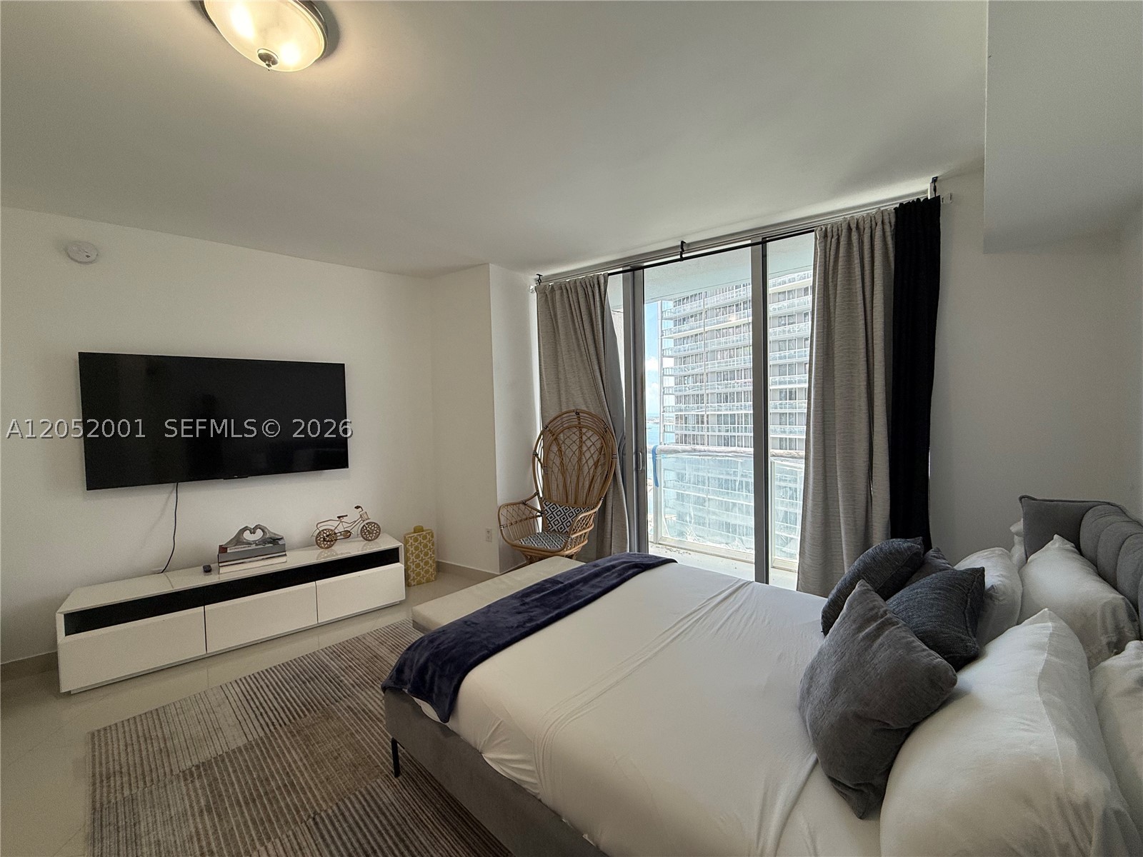 ICONBRICKELL CONDO NO 1 - Residential Lease