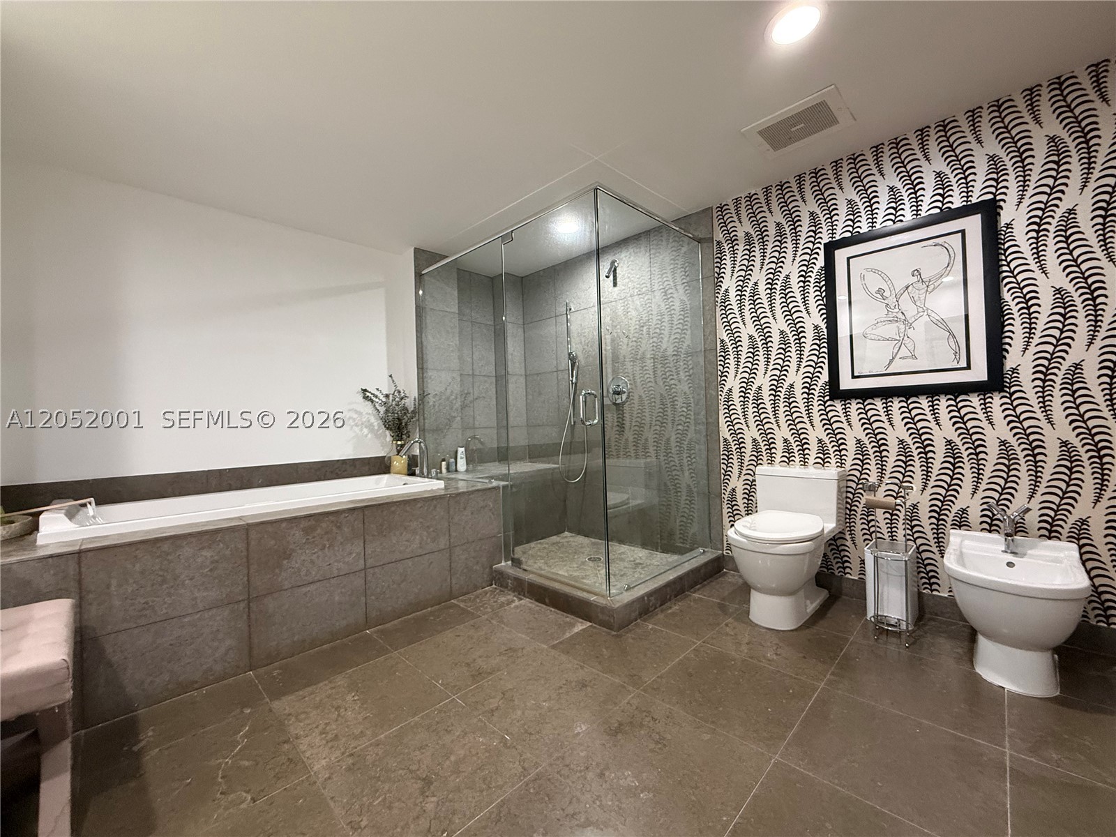 ICONBRICKELL CONDO NO 1 - Residential Lease