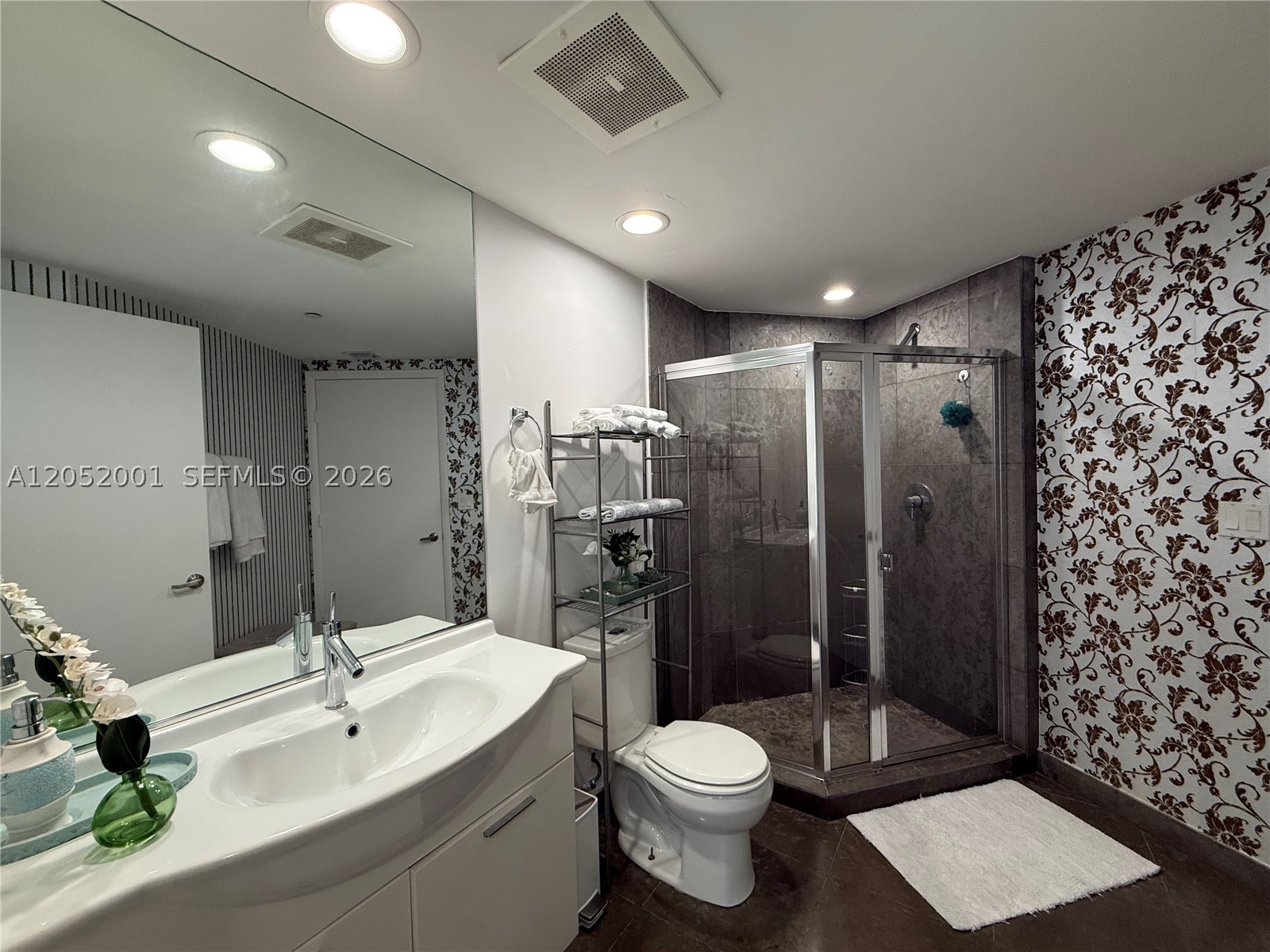 ICONBRICKELL CONDO NO 1 - Residential Lease