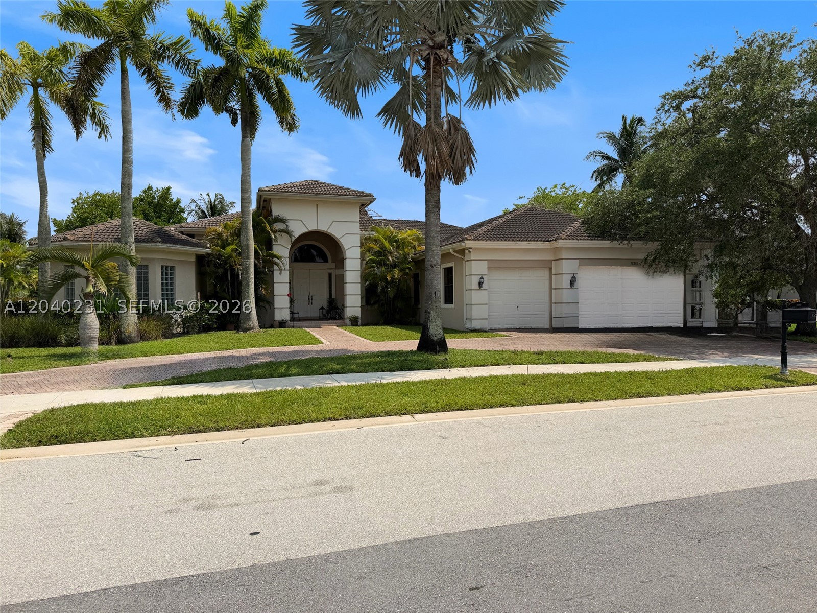 RIVERSTONE - Residential