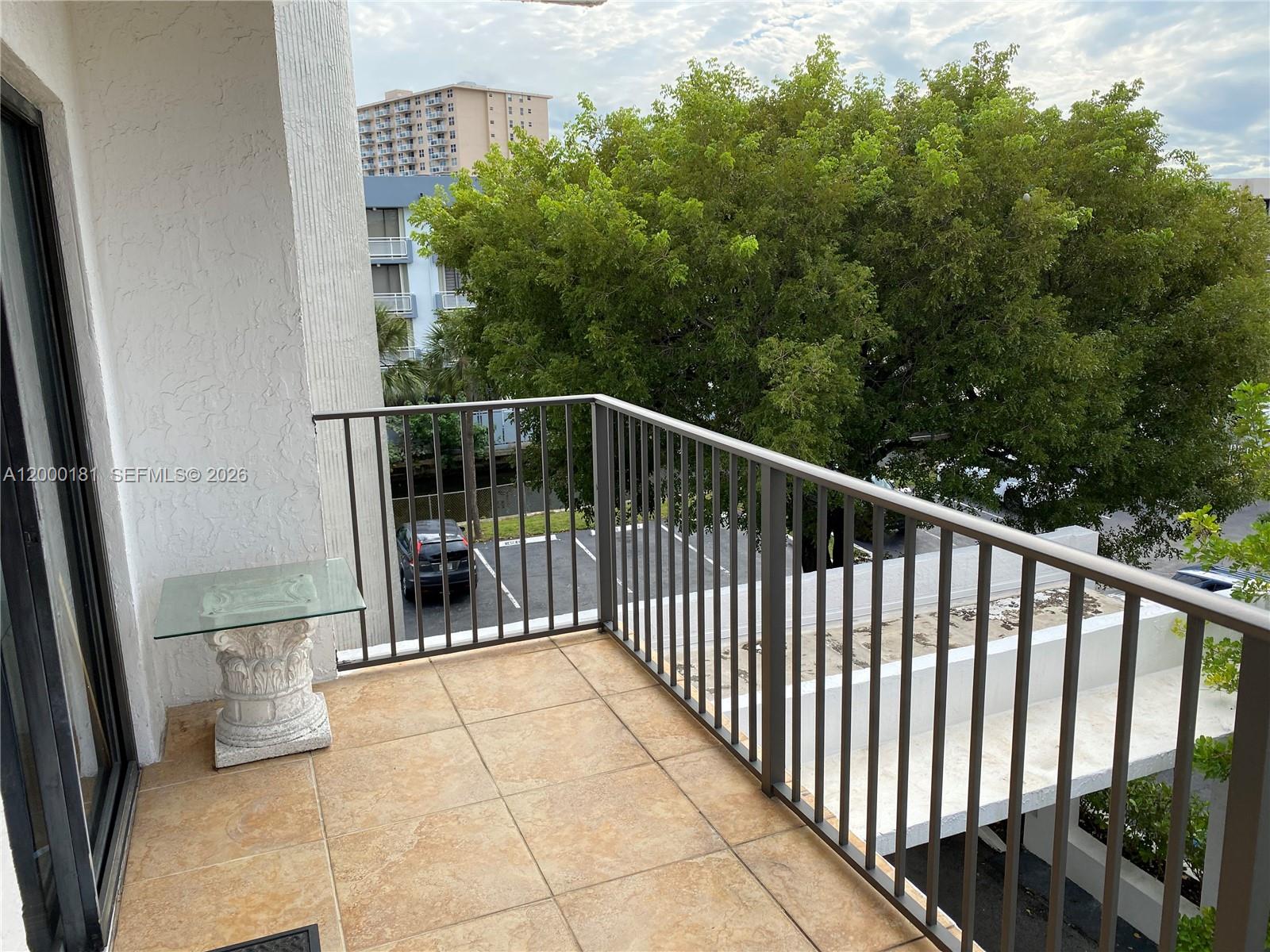 GOLDEN ISLES LAKES CONDO - Residential Lease