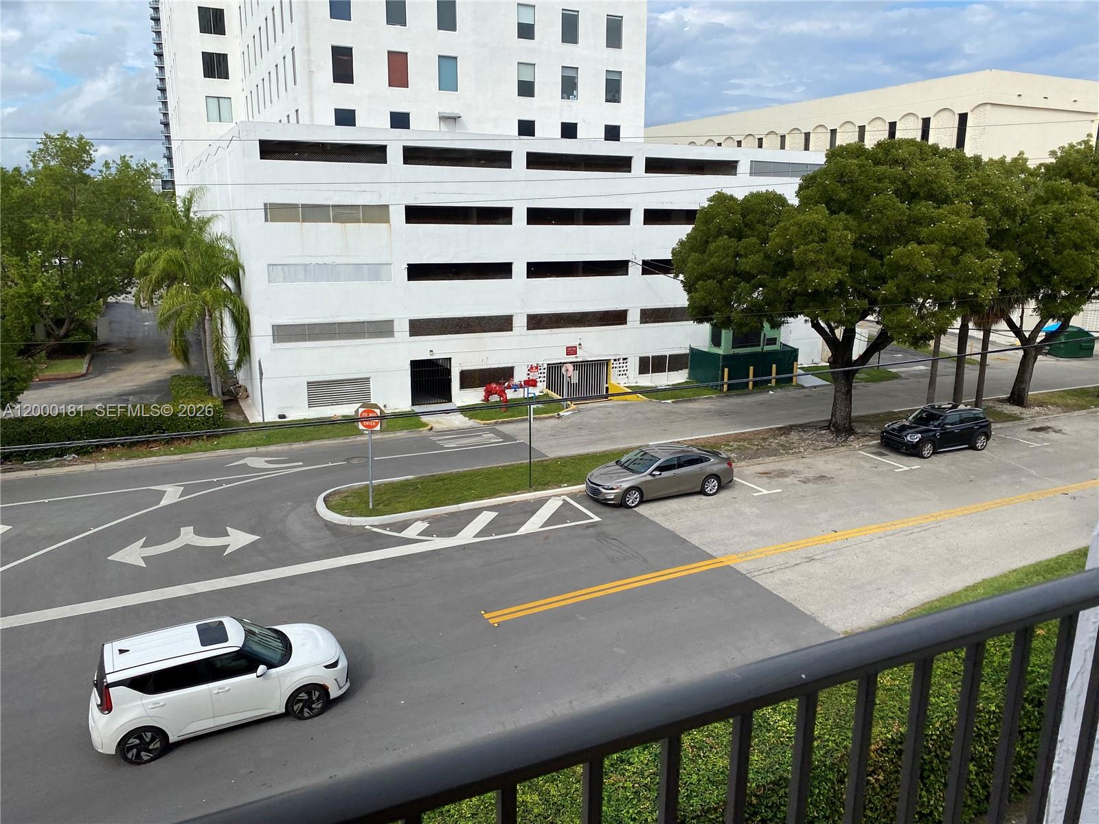 GOLDEN ISLES LAKES CONDO - Residential Lease