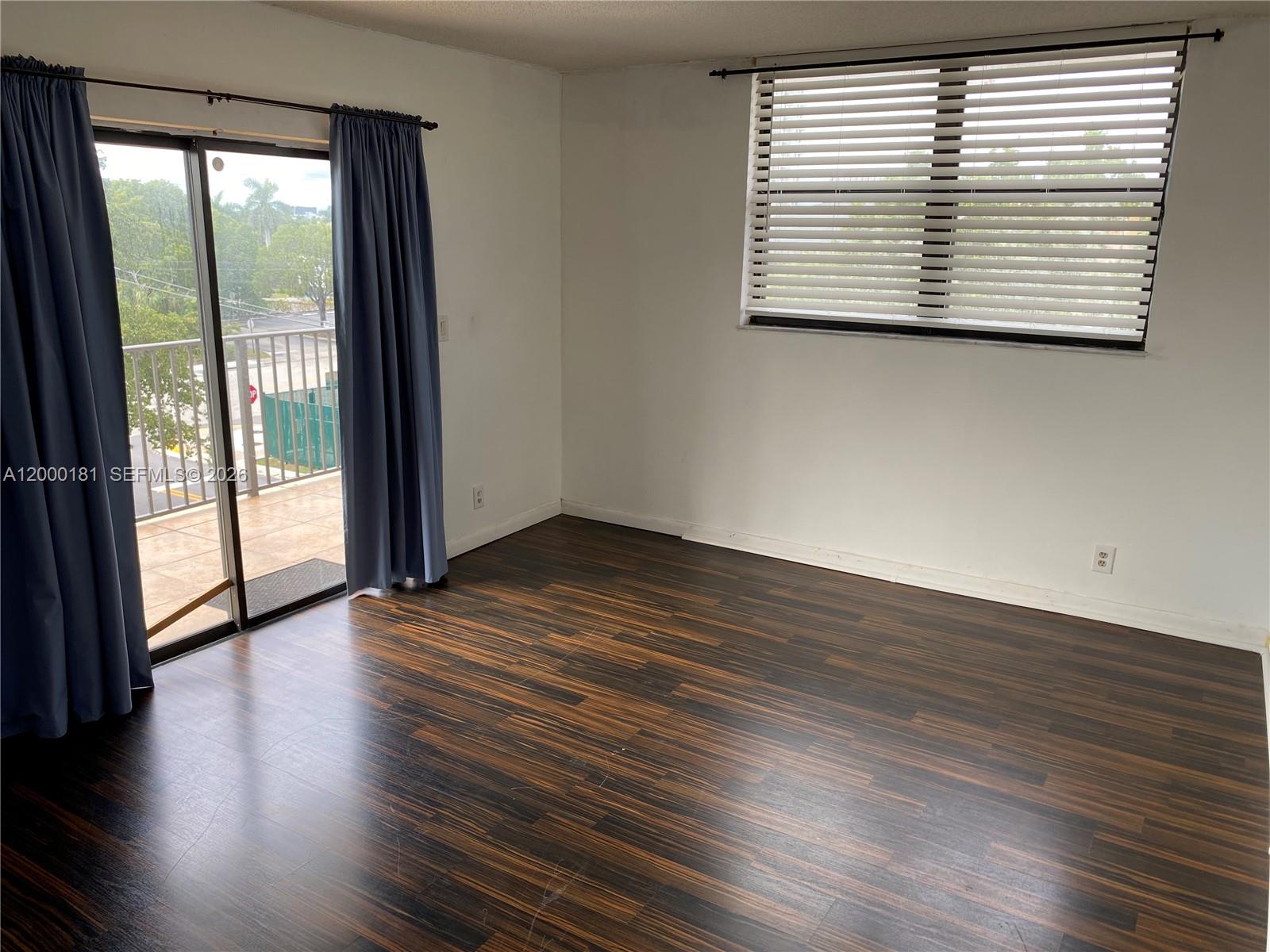GOLDEN ISLES LAKES CONDO - Residential Lease