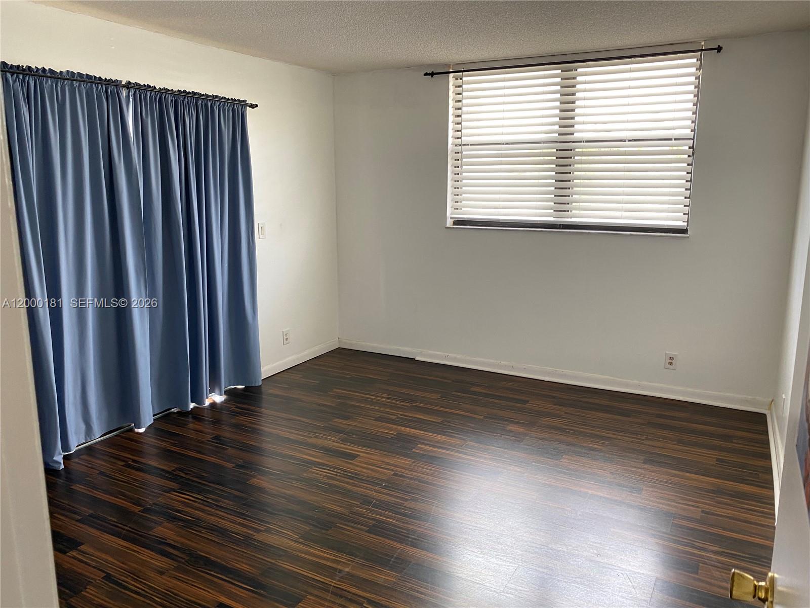 GOLDEN ISLES LAKES CONDO - Residential Lease