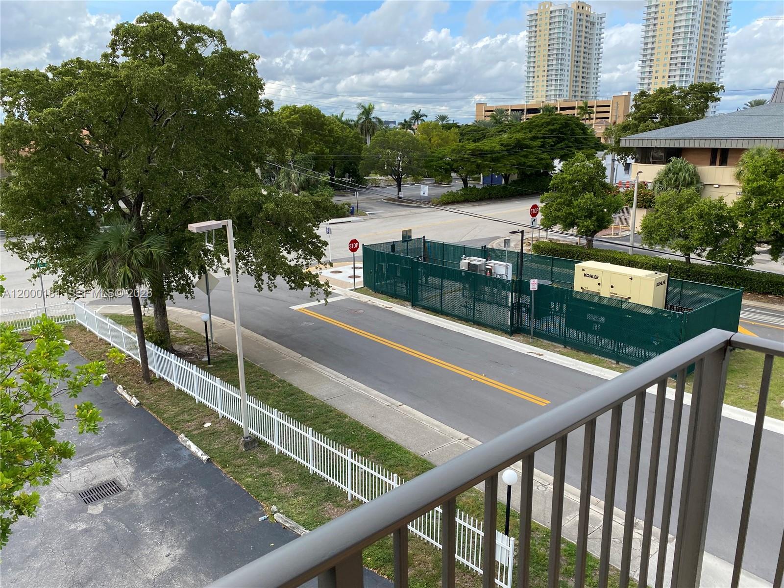 GOLDEN ISLES LAKES CONDO - Residential Lease