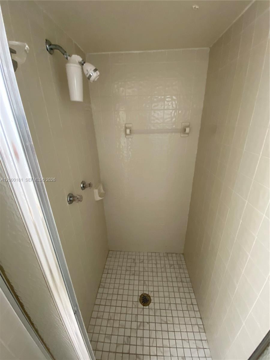 GOLDEN ISLES LAKES CONDO - Residential Lease