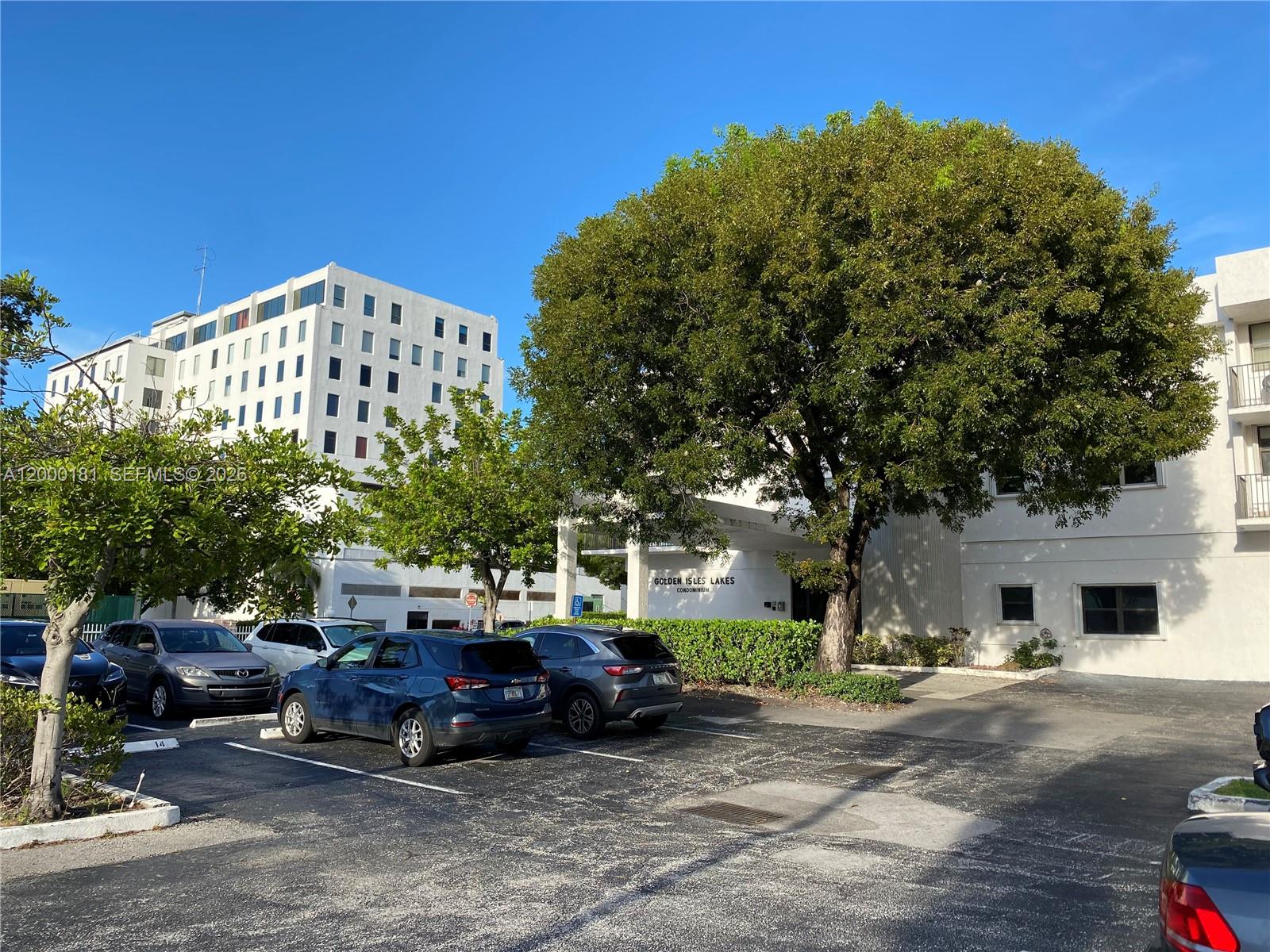 GOLDEN ISLES LAKES CONDO - Residential Lease