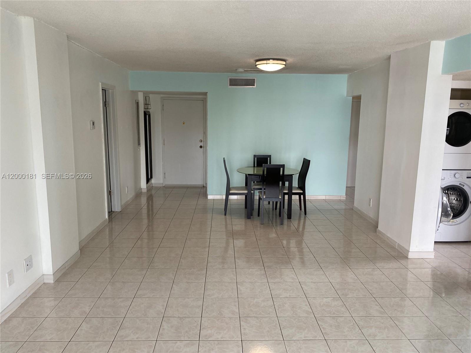 GOLDEN ISLES LAKES CONDO - Residential Lease