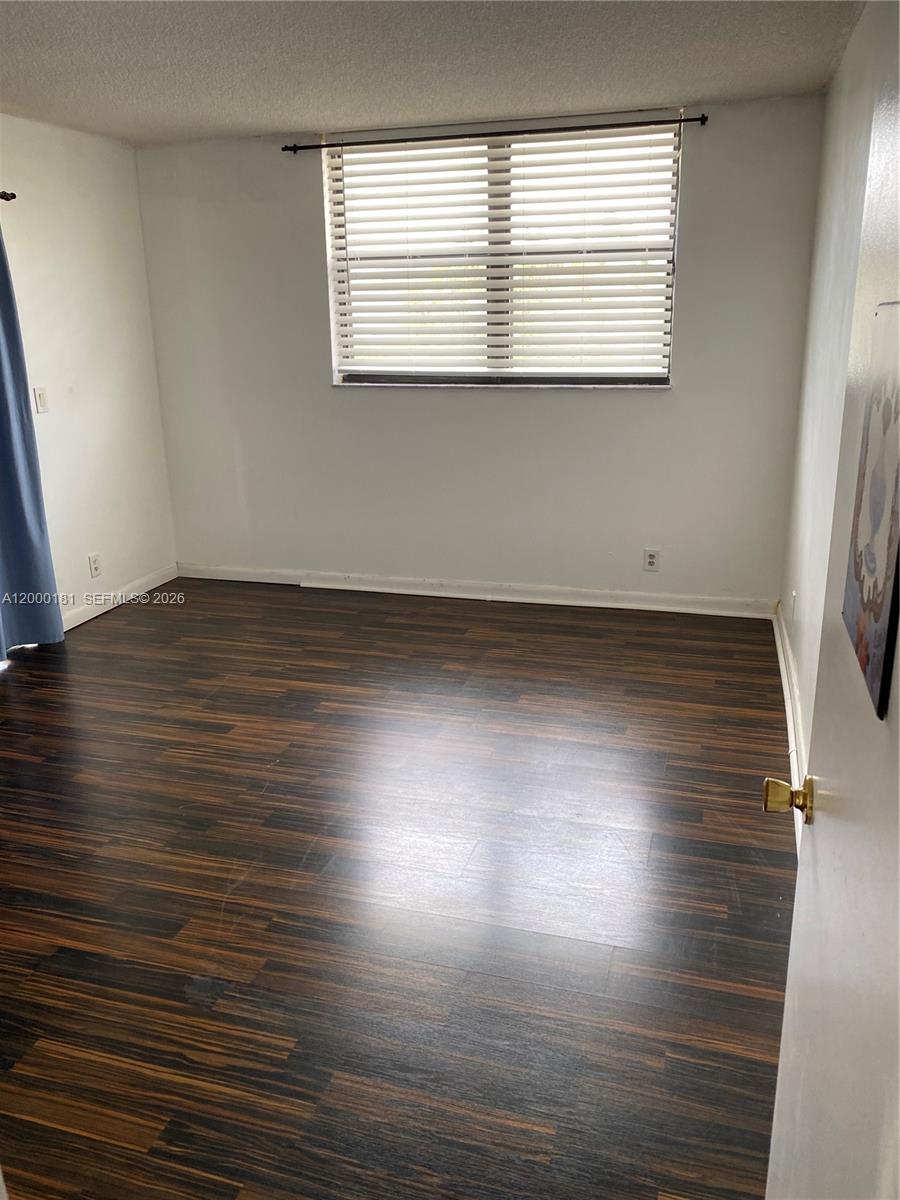 GOLDEN ISLES LAKES CONDO - Residential Lease