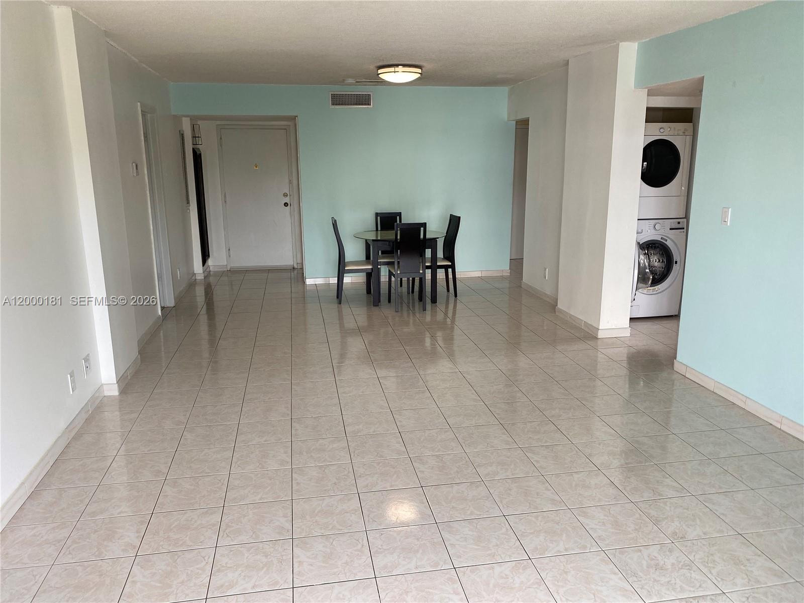 GOLDEN ISLES LAKES CONDO - Residential Lease