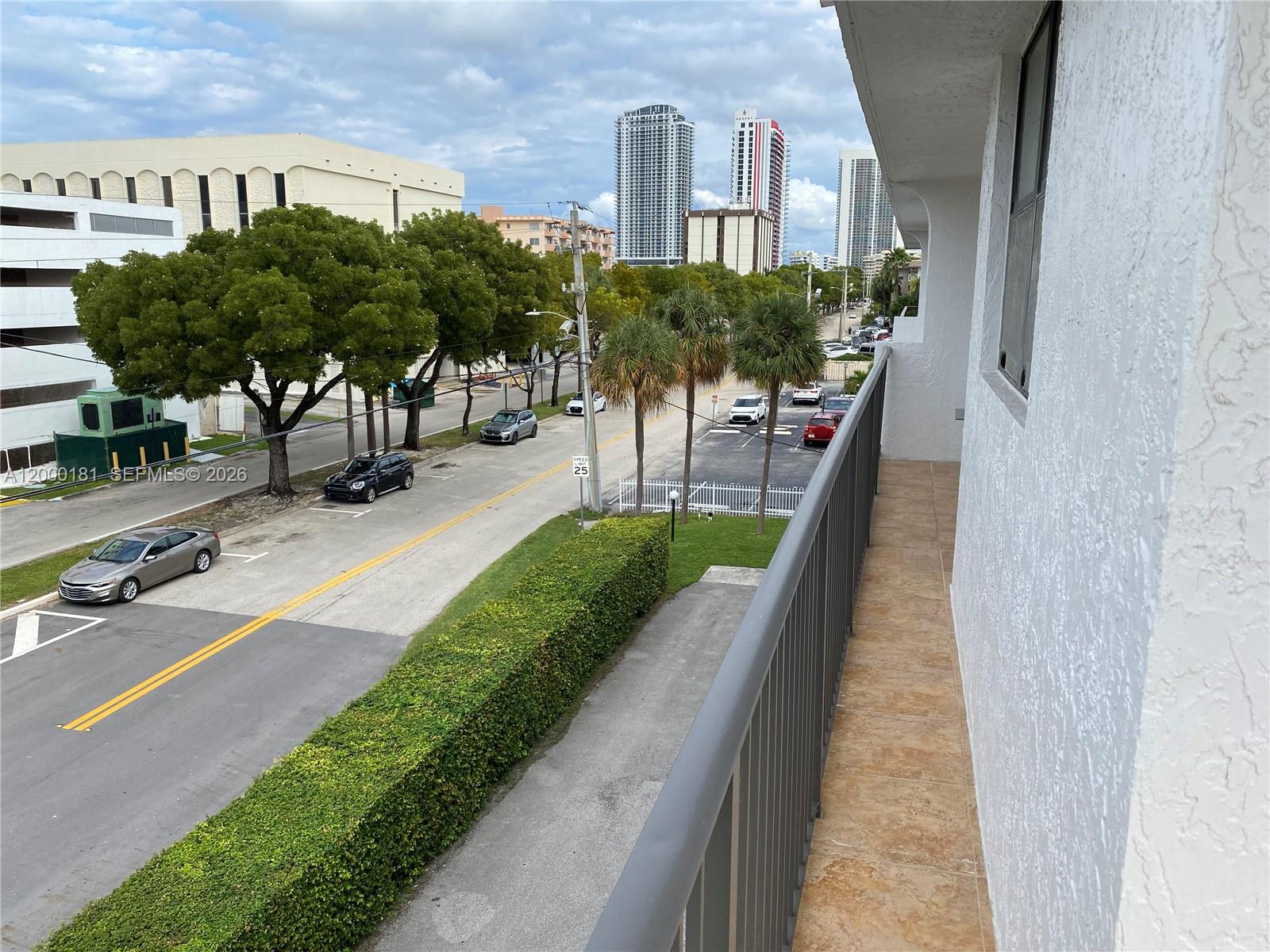 GOLDEN ISLES LAKES CONDO - Residential Lease
