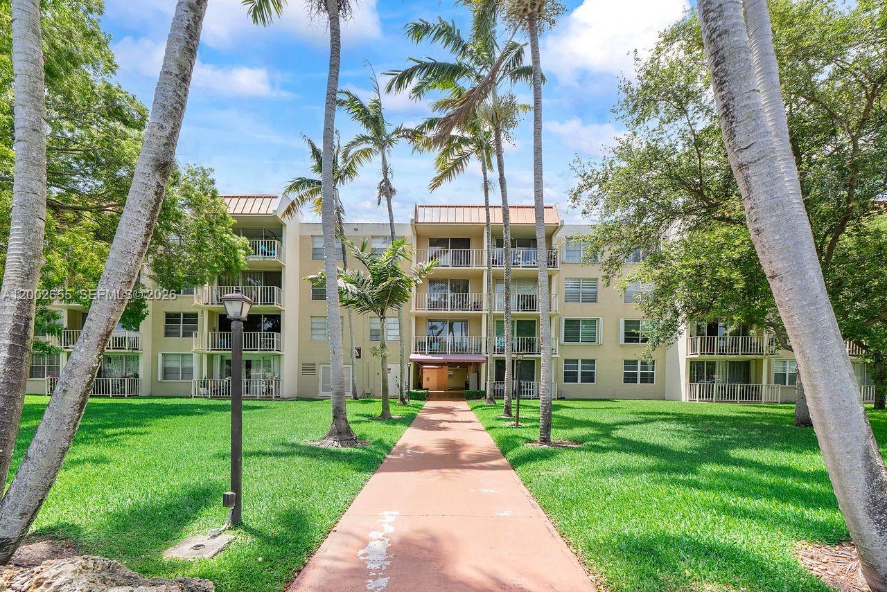 VILLAGE AT THE FALLS COND - Residential