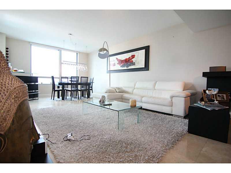 RARE OPPORTUNITY IN RESTORT STYLE RESIDENCE TAO FEATURING 3BEDS 3BATH ON 21ST FLOOR. AMAZING VIEWS TO THE EVERGLADES. UNIT KEPT IN EXCELLENT CONDITIONS WITH SPLIT FLOOR PLAN, MARBLE FLOORS, STAINLESS STEEL APPLIANCES, UPGRADED FIXTURES, AND TWO BALCONIES.  UNIT INCLUDES 2 ASSIGNED PARKING SPACES + STORAGE. BUIDLING AMENTIES INCLUDE LAGOON-STYLE POOL, MEDIATION GARDEN, SANDY BEACH AREA, GYM, TENNIS COURT, PICNIC AREA, BUSINESS CENTER, AND EVENT ROOM. CLOSE TO FINE DINNING, SHOPPING, AND MAJOR HIGHWAYS.