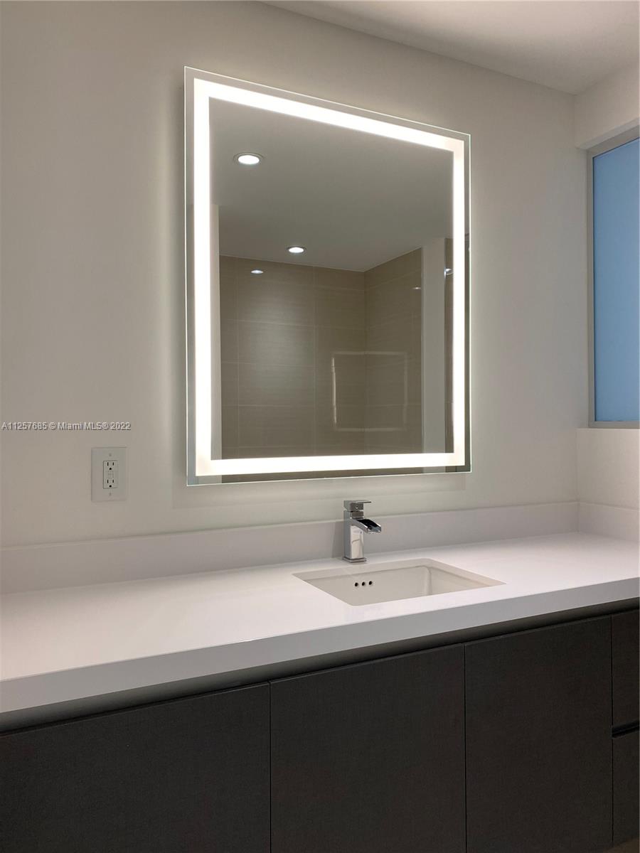 Paramount Miami World - Residential Lease