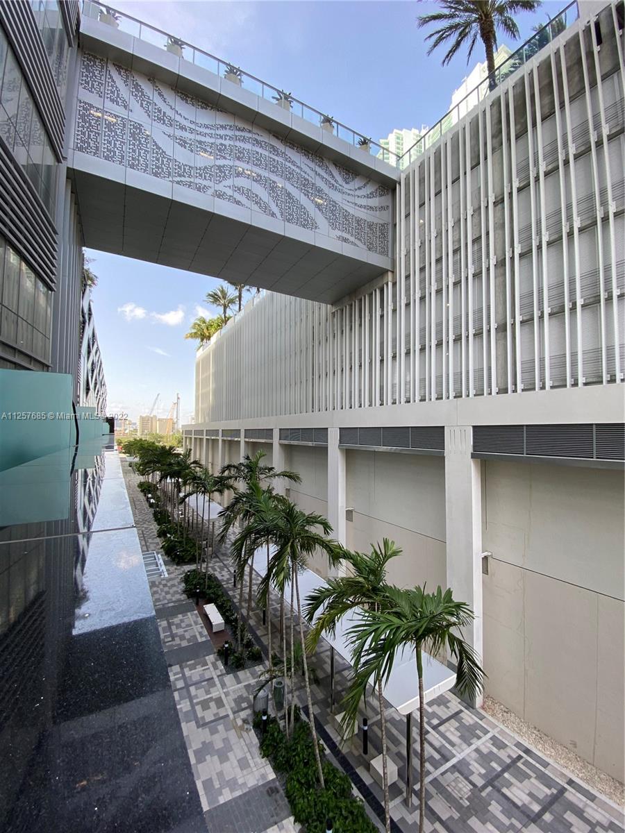 Paramount Miami World - Residential Lease