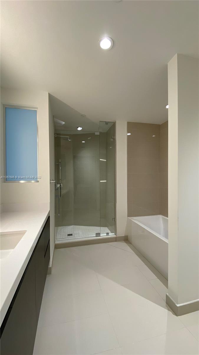 Paramount Miami World - Residential Lease