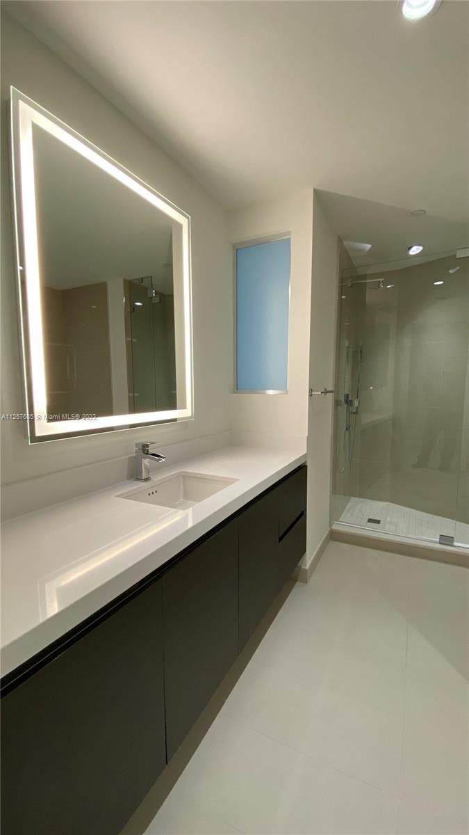 Paramount Miami World - Residential Lease