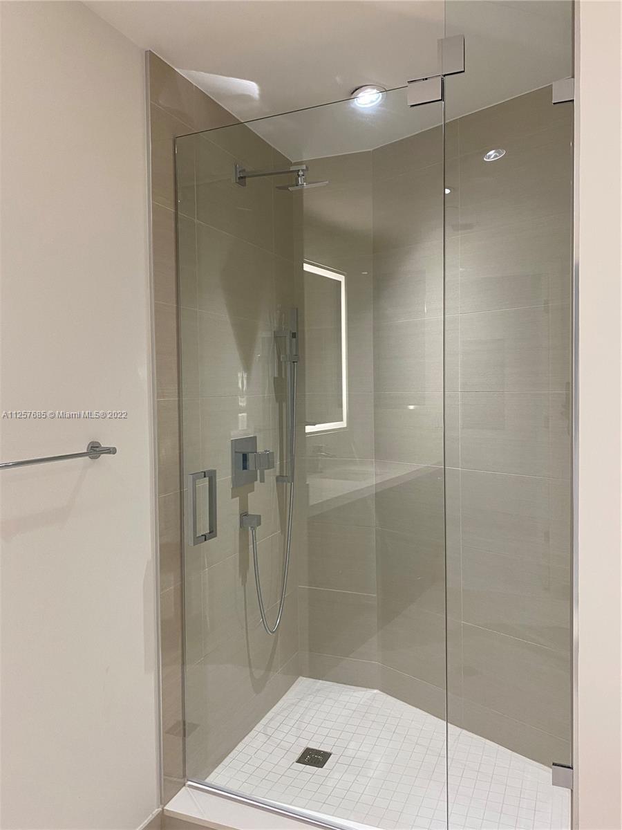 Paramount Miami World - Residential Lease