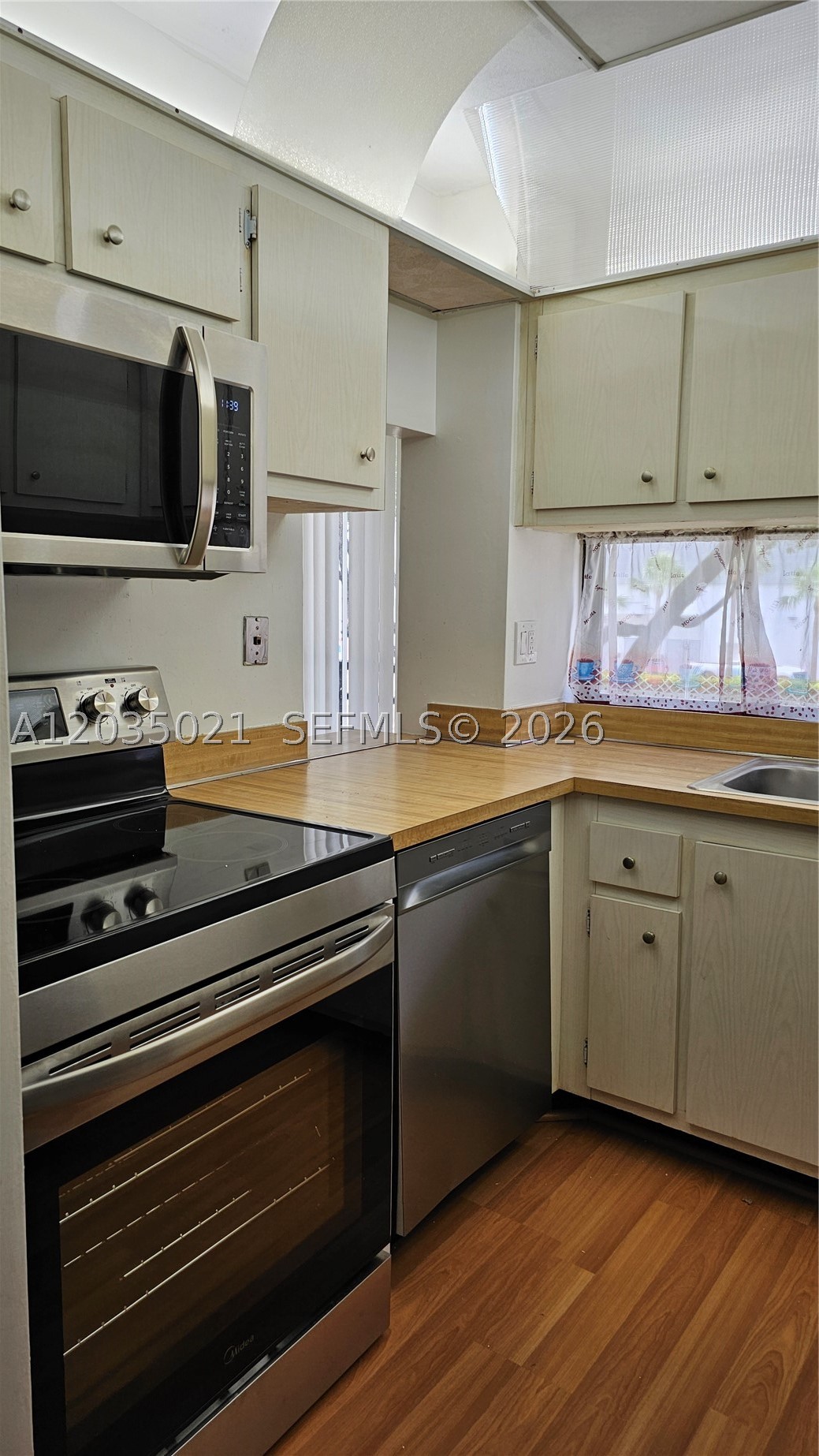 PLAZA OF AMERICAS CONDO P - Residential Lease