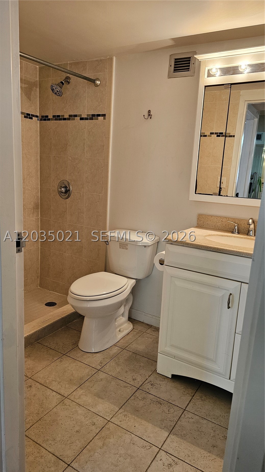 PLAZA OF AMERICAS CONDO P - Residential Lease