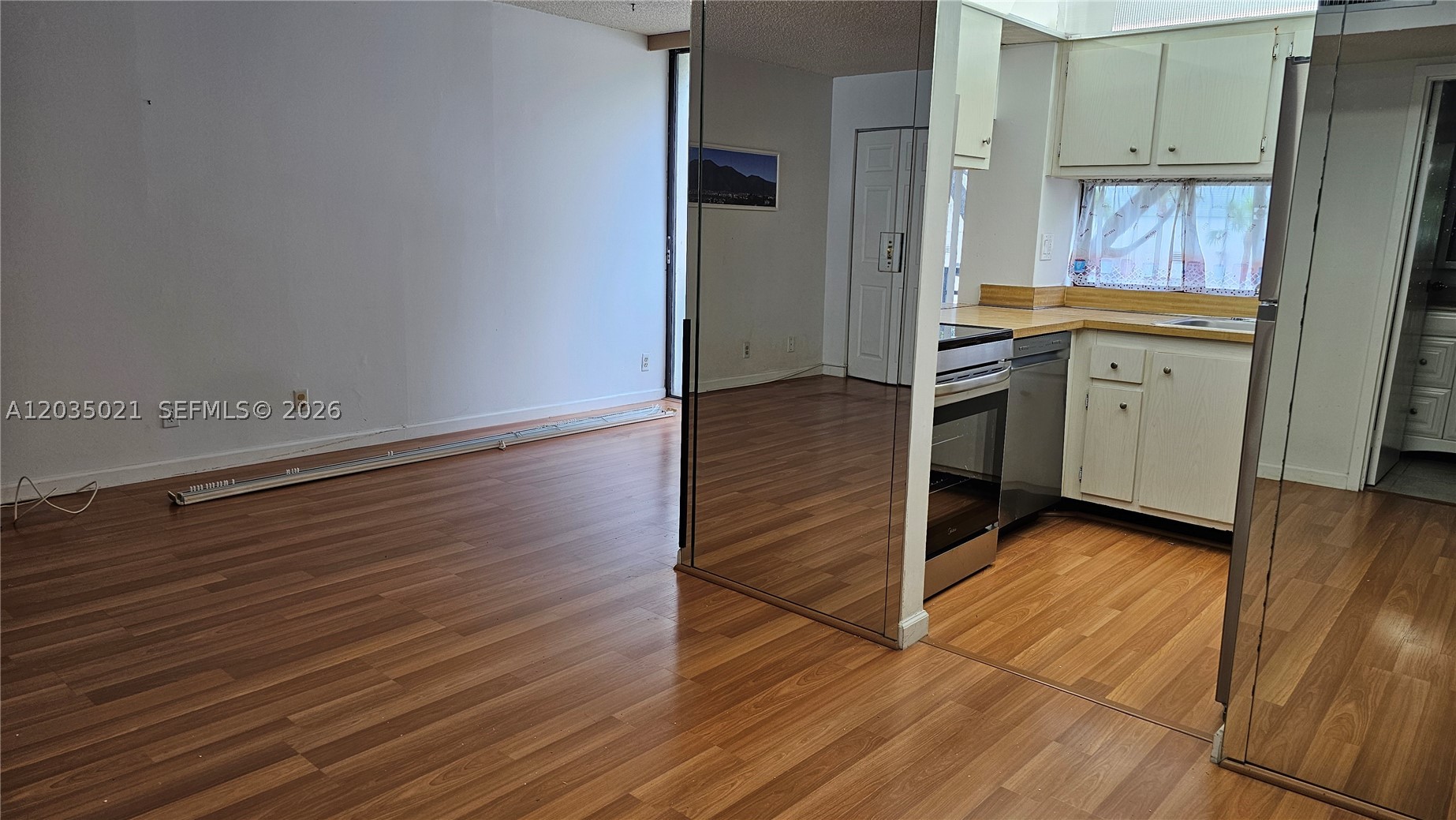 PLAZA OF AMERICAS CONDO P - Residential Lease