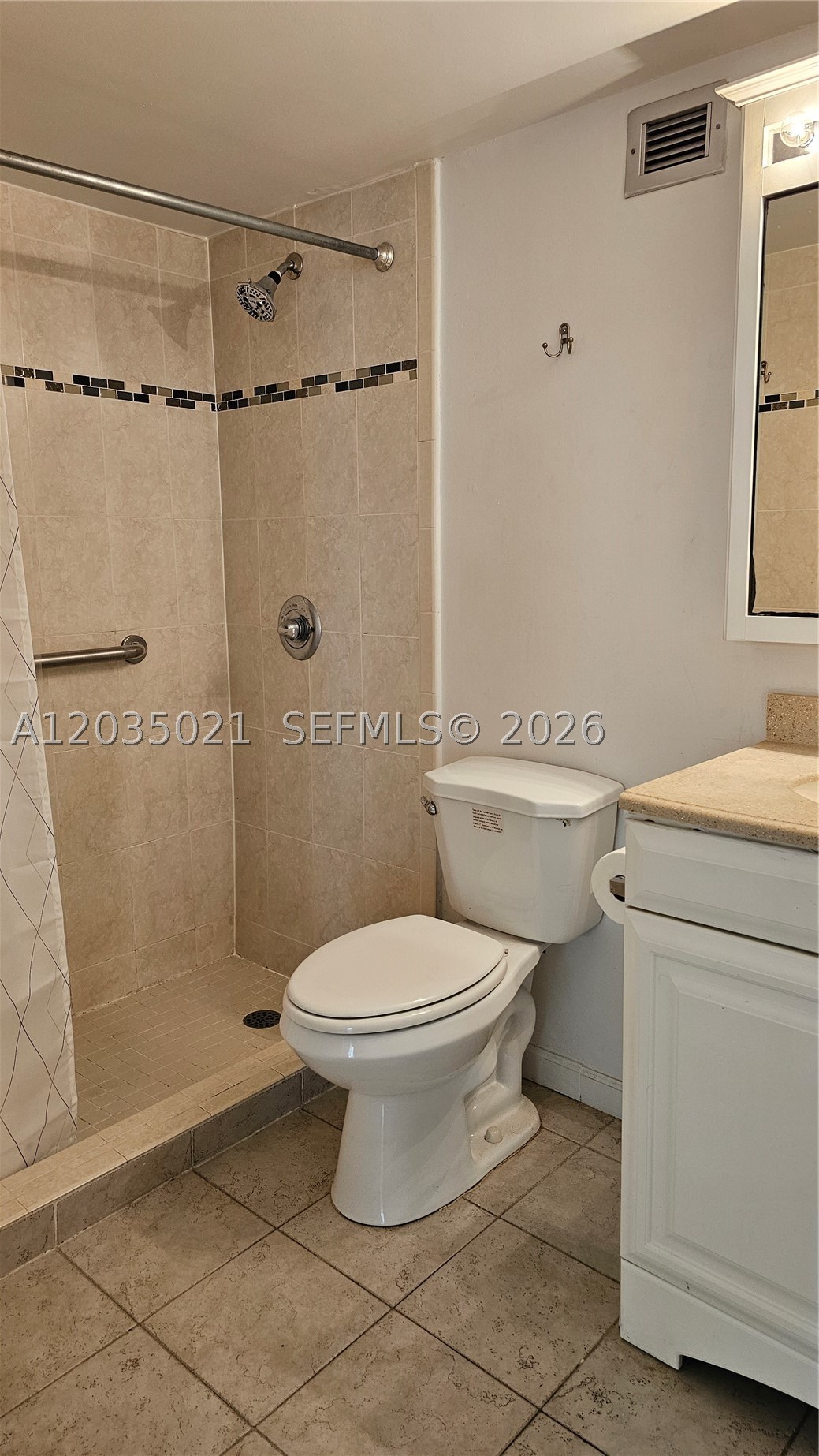 PLAZA OF AMERICAS CONDO P - Residential Lease