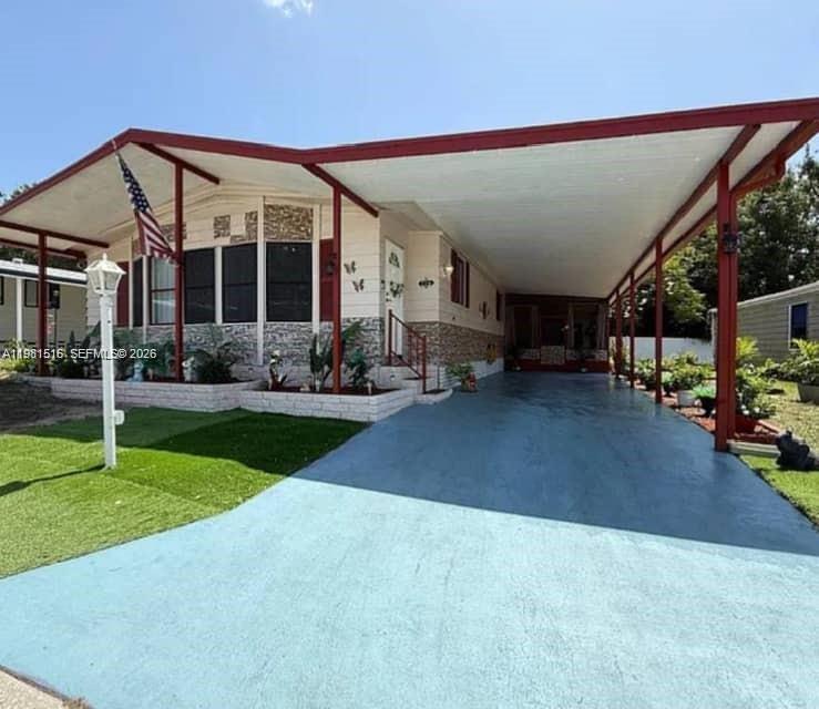 Charming 2-bedroom, 2-bath home located in Valrico featuring 1,534 sq ft of living space. This property offers a spacious layout, bright living areas, and a functional kitchen with ample cabinet space. Conveniently located near shopping, dining, and major roadways, making it perfect for comfortable Florida living. It has an efficiency unit with a separate entrance and the land is rented; it is the largest house in the entire neighborhood.