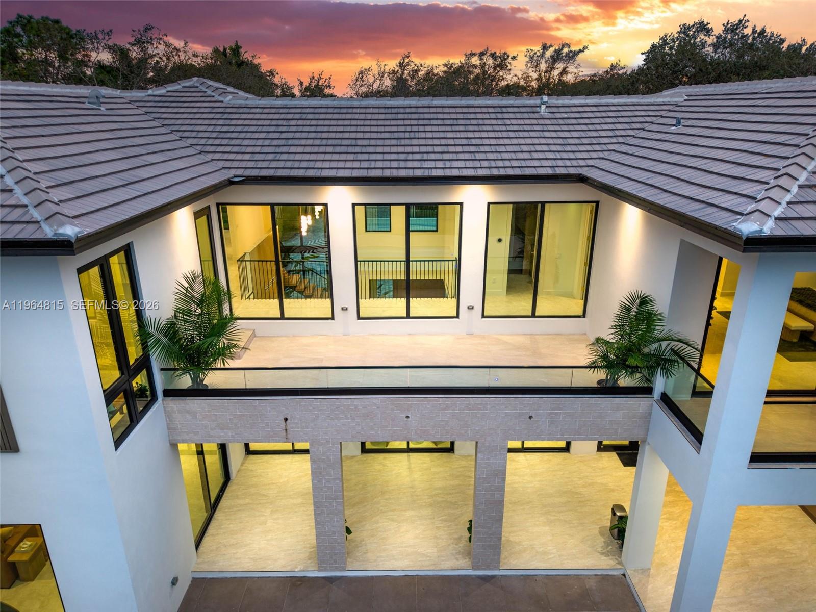 JUNELAND - Residential