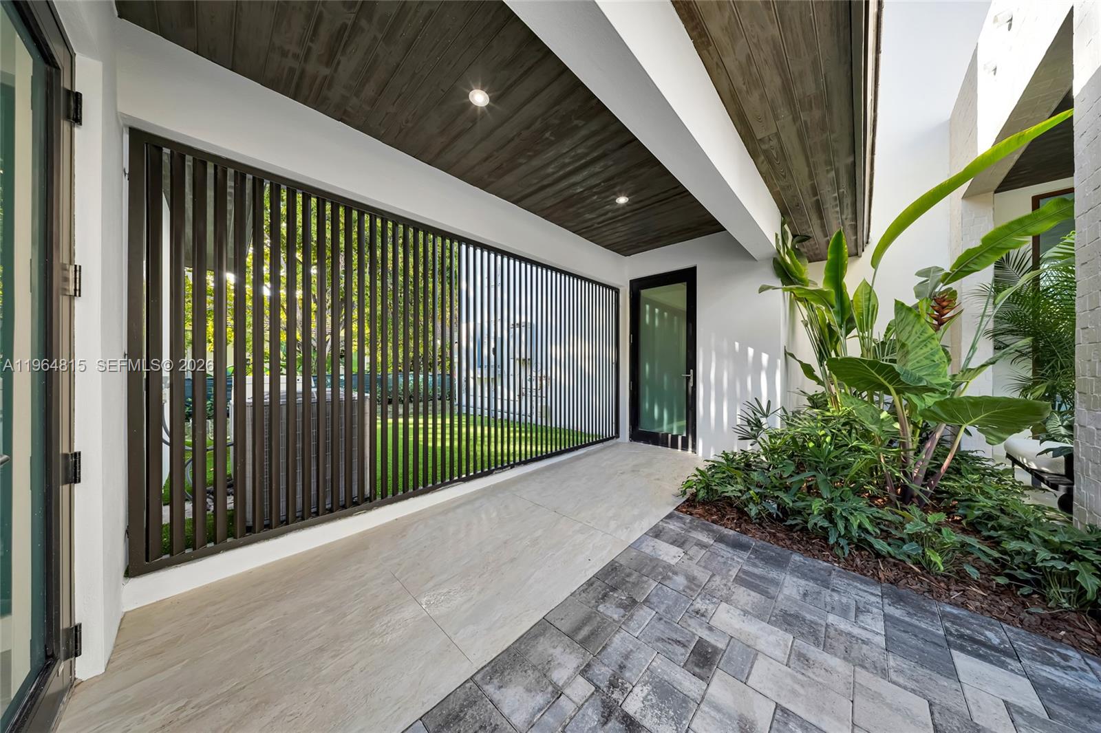 JUNELAND - Residential