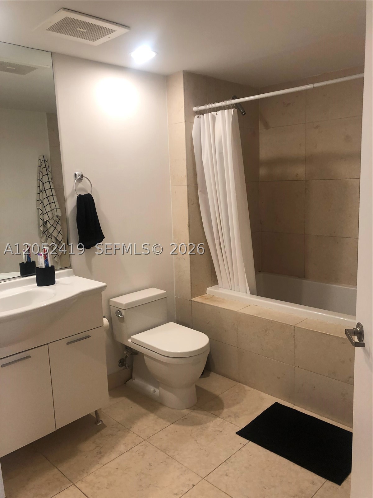 ICONBRICKELL CONDO NO 1 - Residential Lease