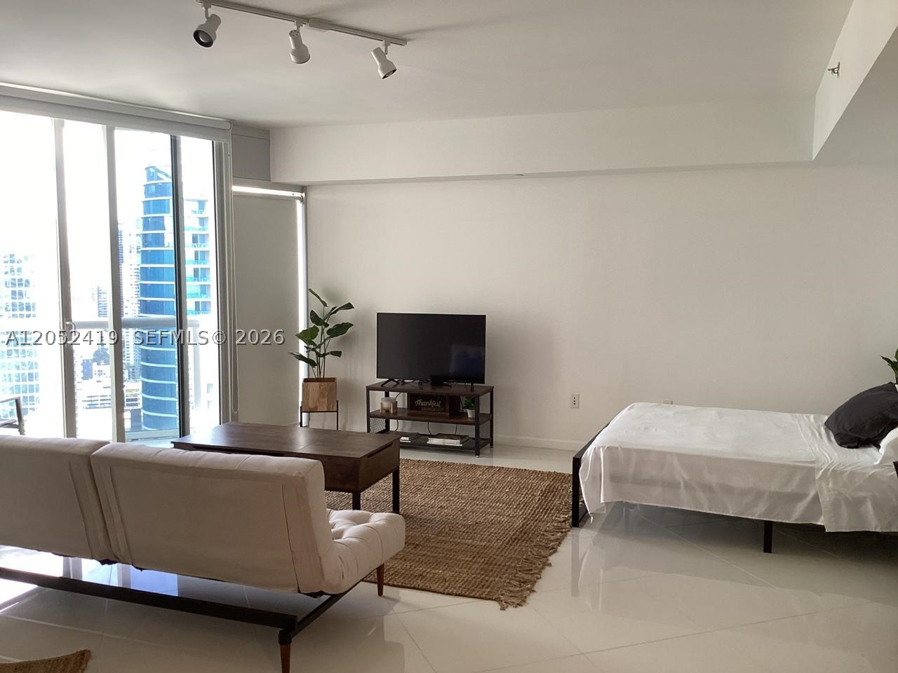 ICONBRICKELL CONDO NO 1 - Residential Lease