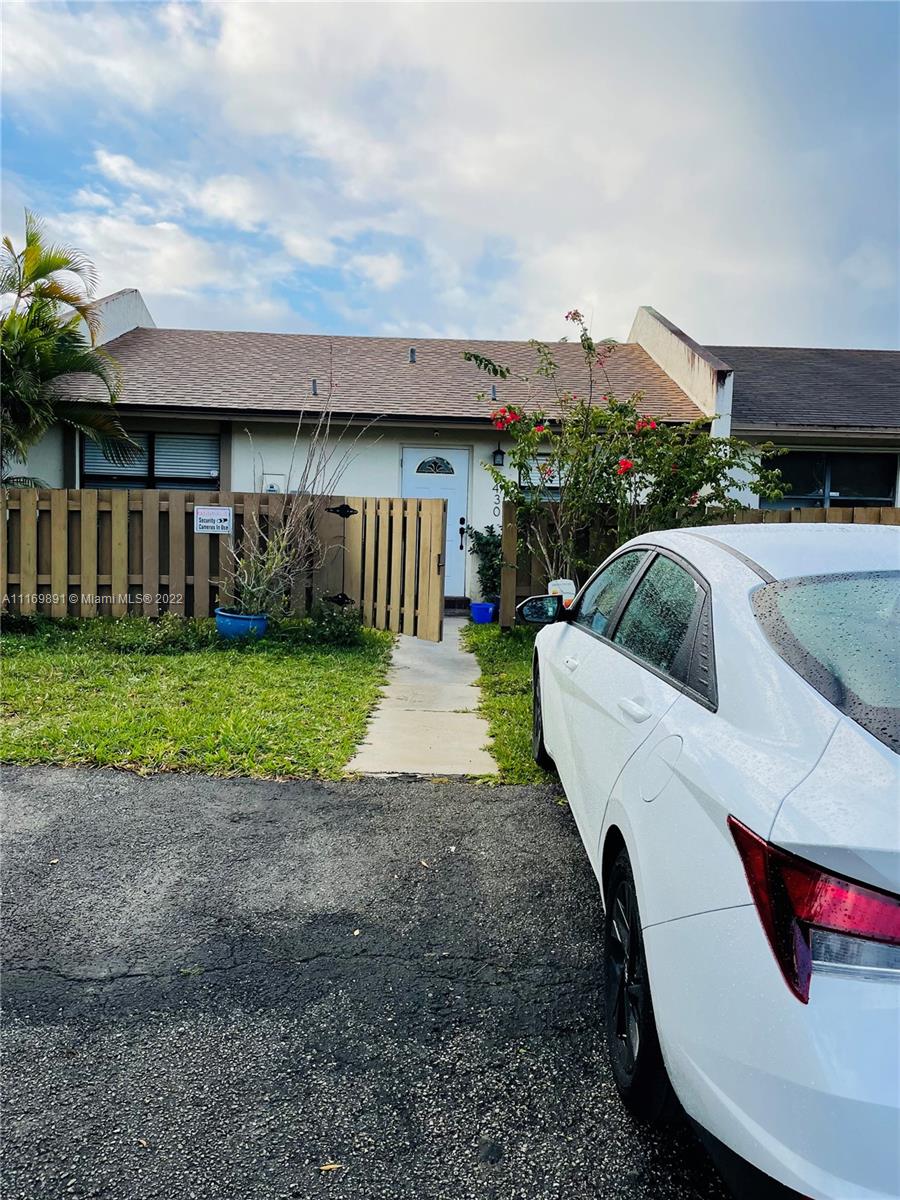 There is a tenant in property. Please do not disturb. Call LA for showing at least 24 hours before.
 The Homeowner's Association only pays $77.00 per month payable every 3 months (quarterly) 
 $308.00.
