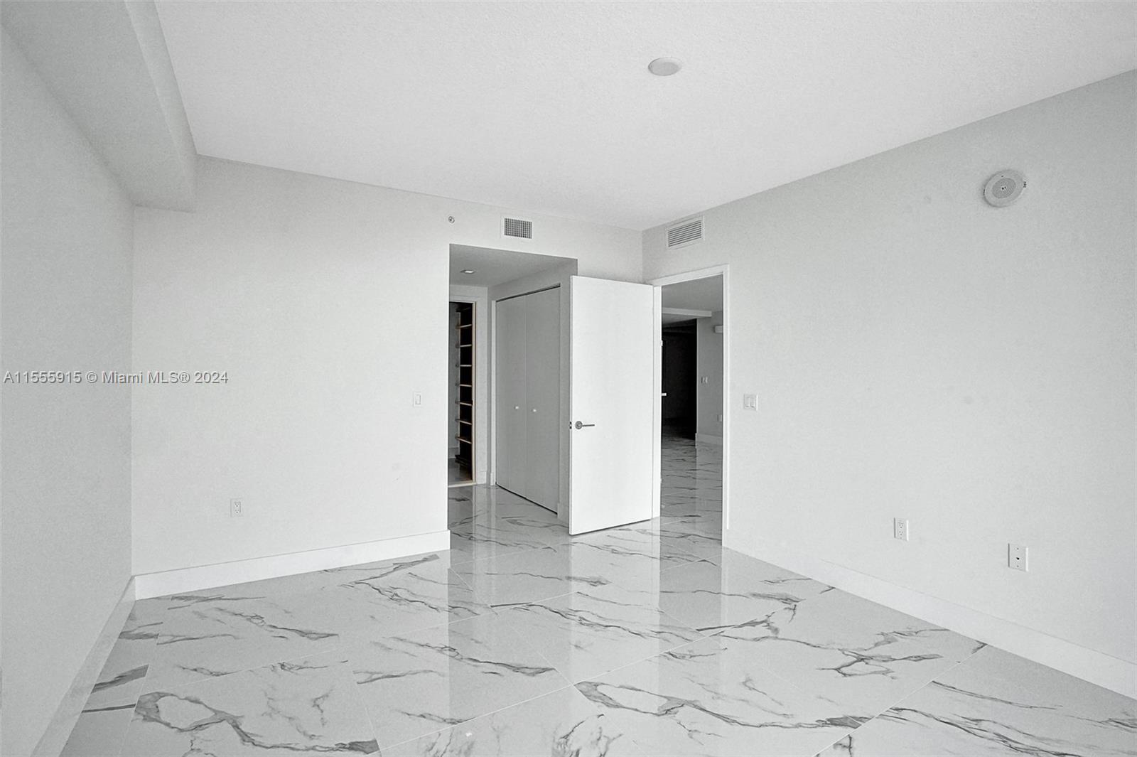 PARQUE TOWERS CONDO - Residential Lease
