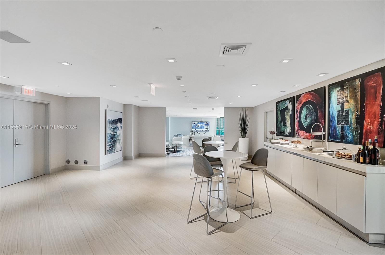 PARQUE TOWERS CONDO - Residential Lease