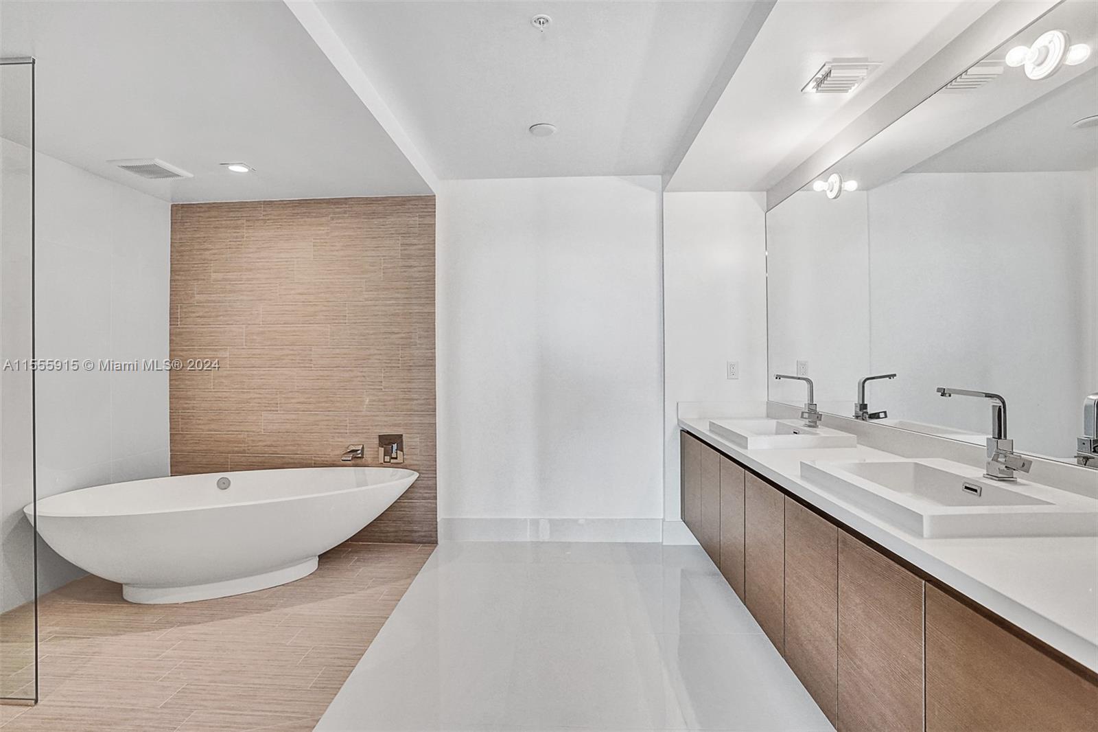 PARQUE TOWERS CONDO - Residential Lease