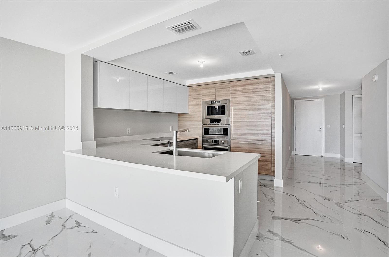 PARQUE TOWERS CONDO - Residential Lease
