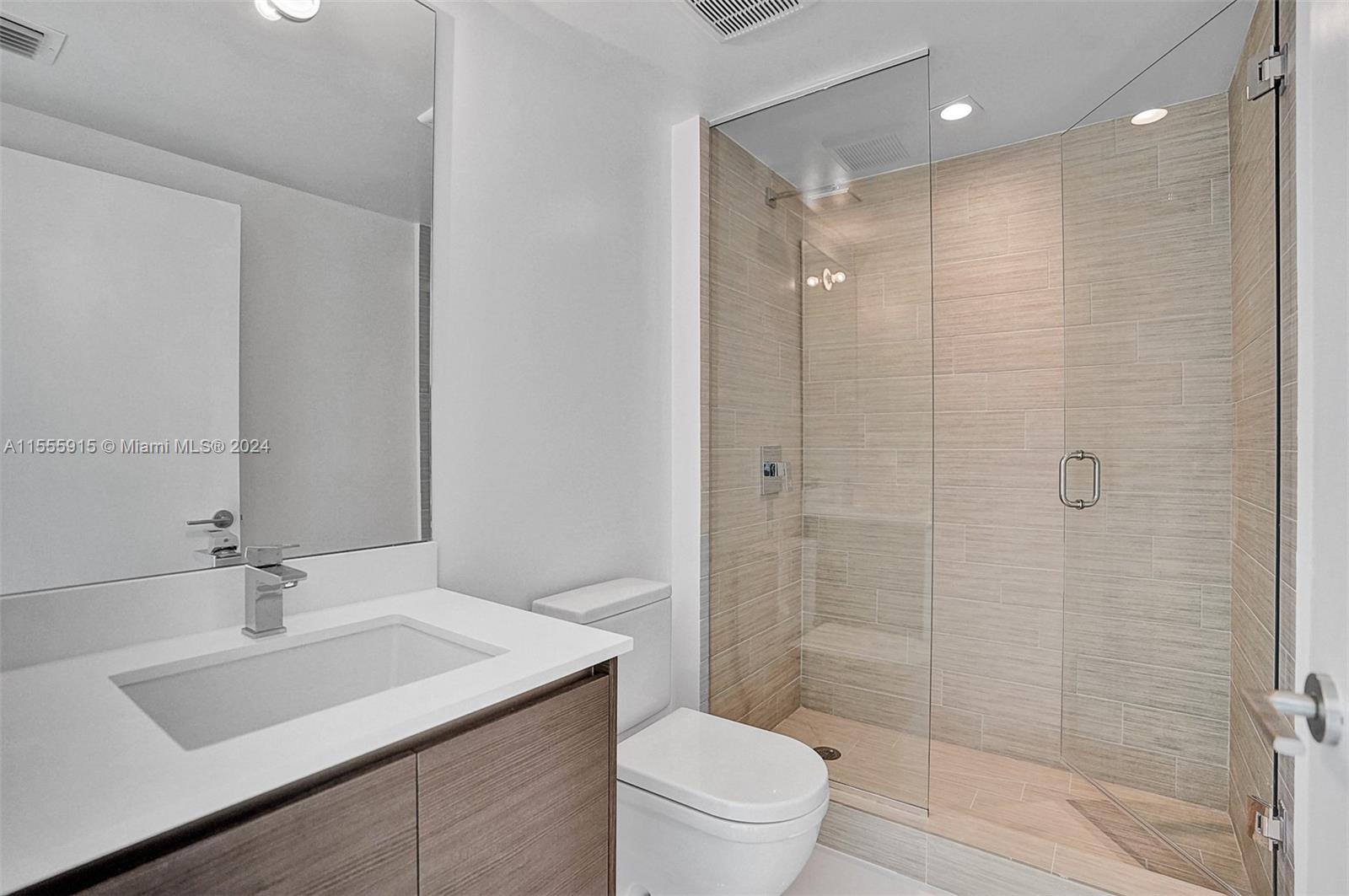 PARQUE TOWERS CONDO - Residential Lease